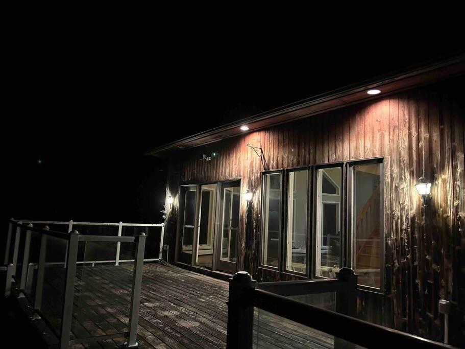 Casino Chalet With Incredible Views Villa Uncasville Esterno foto